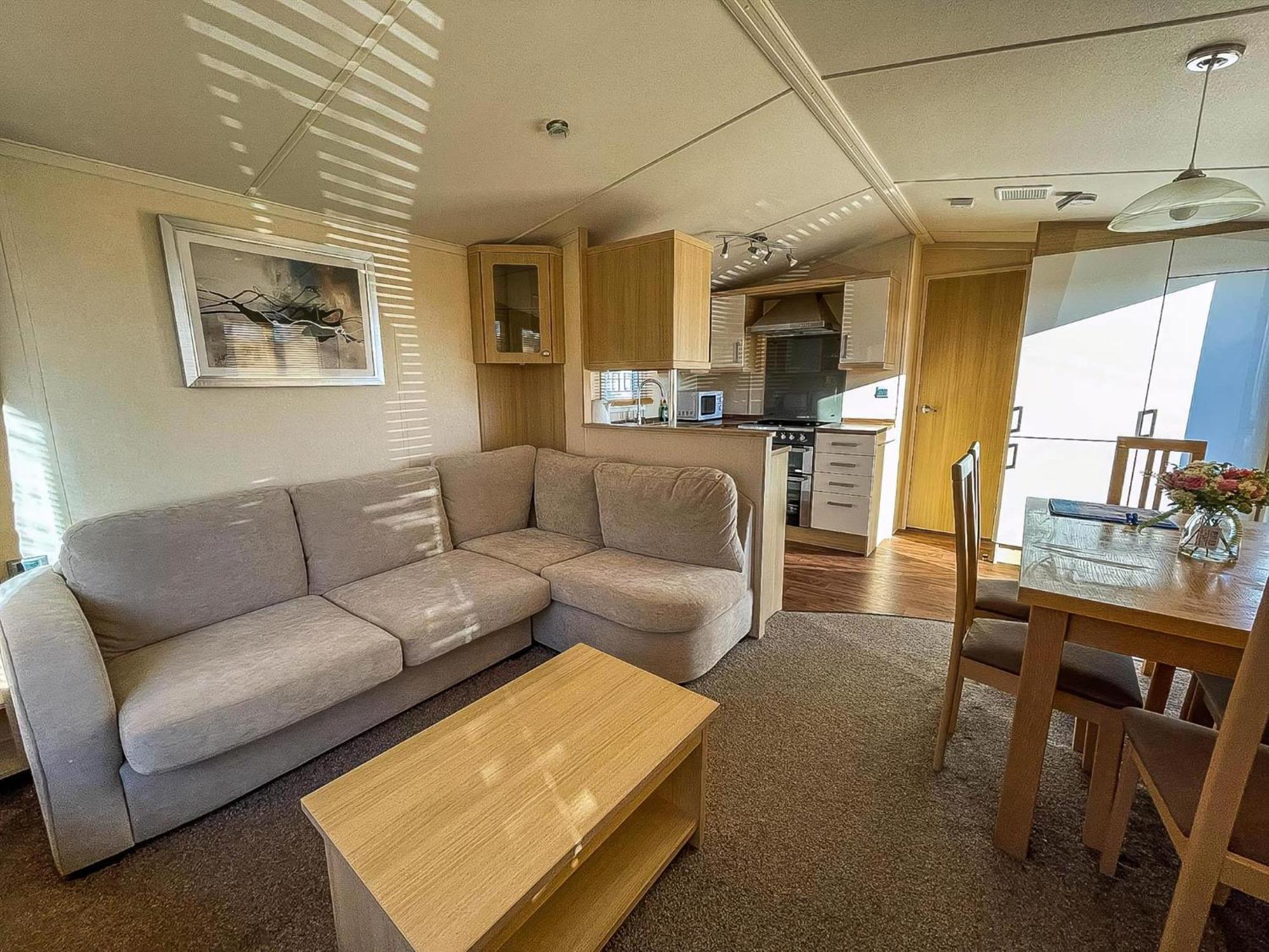 Lovely Caravan With Spacious Decking At North Denes In Suffolk, Ref 40134Nd 洛斯托夫特 外观 照片