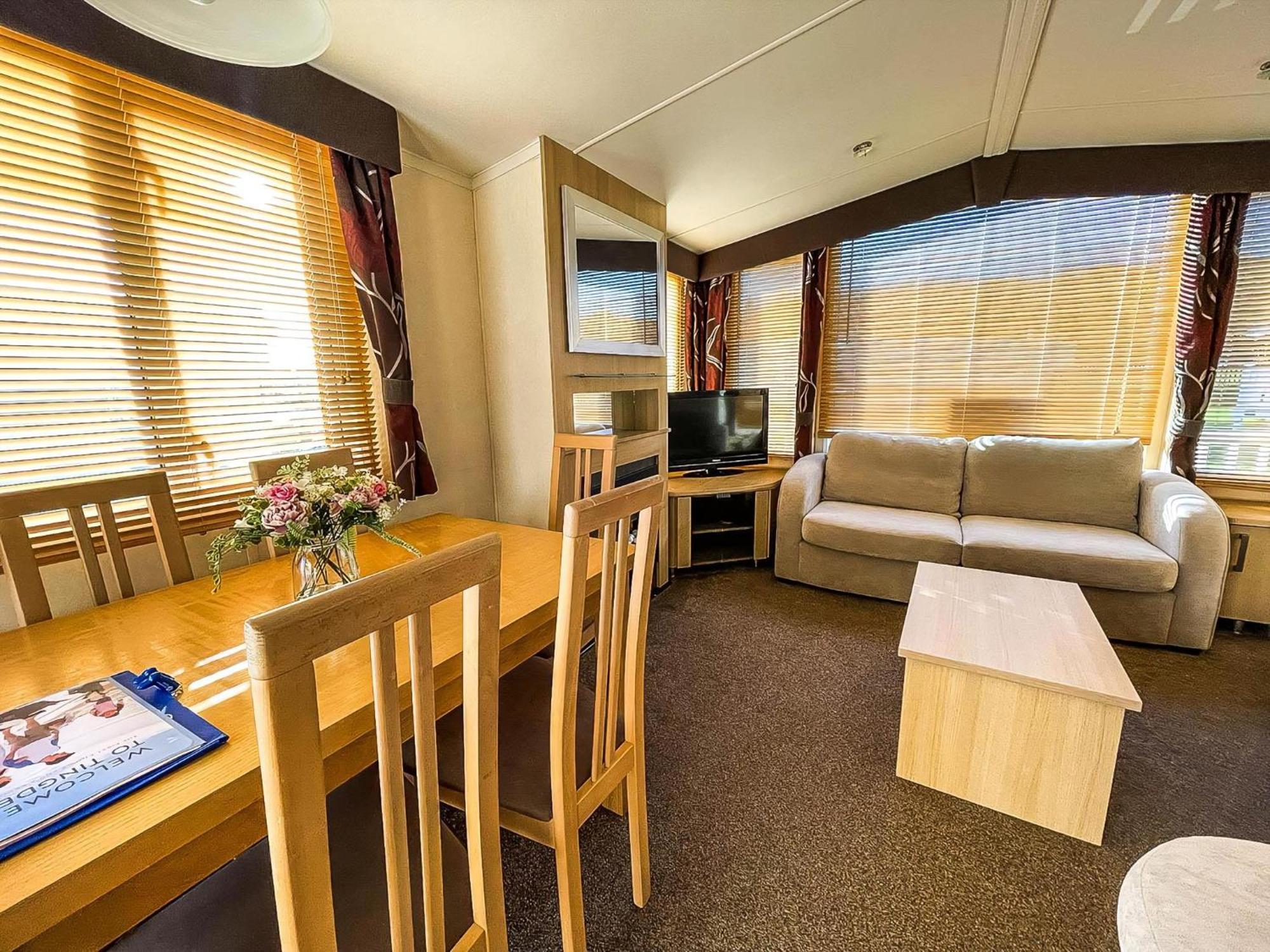 Lovely Caravan With Spacious Decking At North Denes In Suffolk, Ref 40134Nd 洛斯托夫特 外观 照片